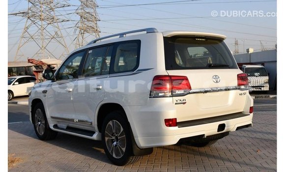 Acheter Import Voiture Toyota Land Cruiser Blanc à Import - Dubai, Estuaire Acheter Import Voiture Toyota Land Cruiser Blanc à Import - Dubai, Estuaire