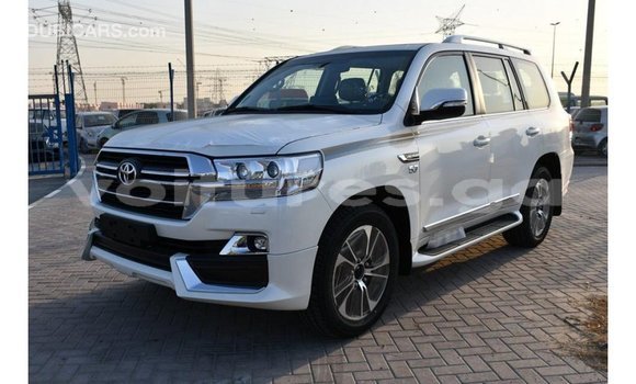 Acheter Import Voiture Toyota Land Cruiser Blanc à Import - Dubai, Estuaire Acheter Import Voiture Toyota Land Cruiser Blanc à Import - Dubai, Estuaire