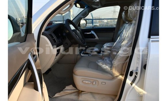 Acheter Import Voiture Toyota Land Cruiser Blanc à Import - Dubai, Estuaire Acheter Import Voiture Toyota Land Cruiser Blanc à Import - Dubai, Estuaire