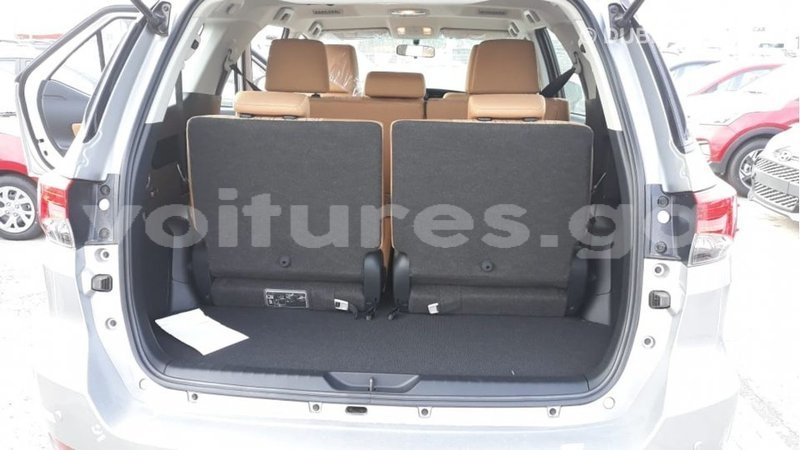 Big with watermark toyota fortuner estuaire import dubai 5037