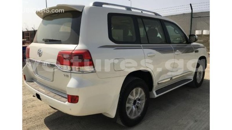 Big with watermark toyota land cruiser estuaire import dubai 5039