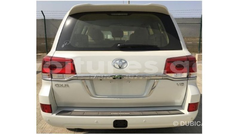 Big with watermark toyota land cruiser estuaire import dubai 5039