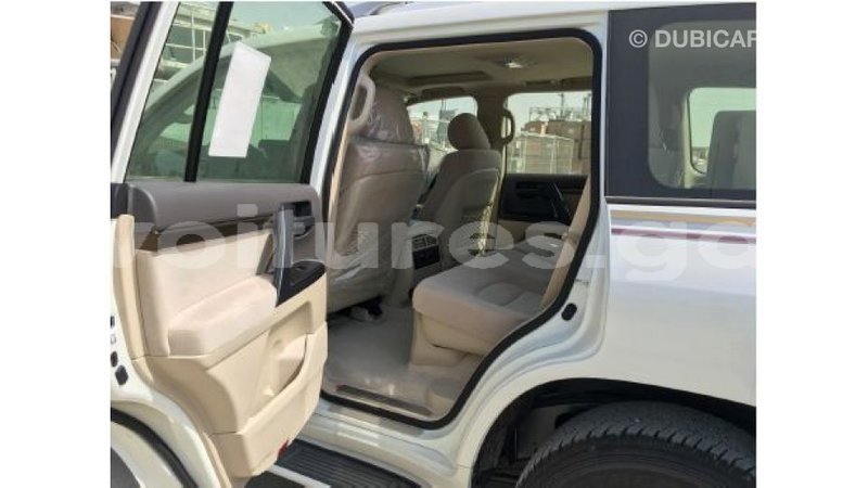 Big with watermark toyota land cruiser estuaire import dubai 5039