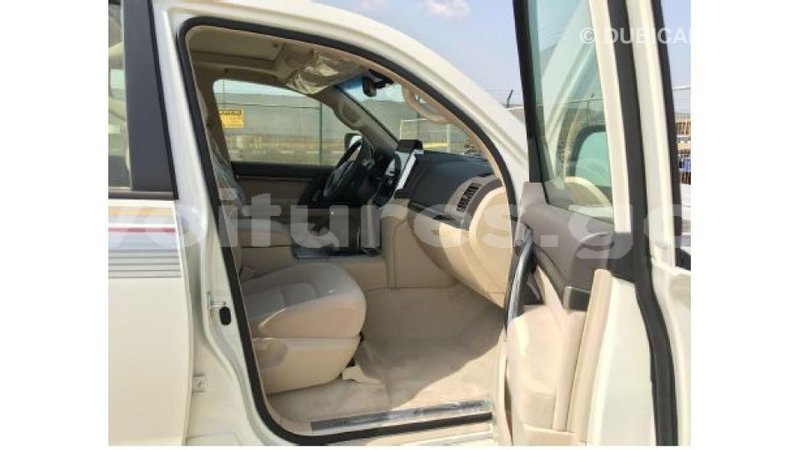 Big with watermark toyota land cruiser estuaire import dubai 5039