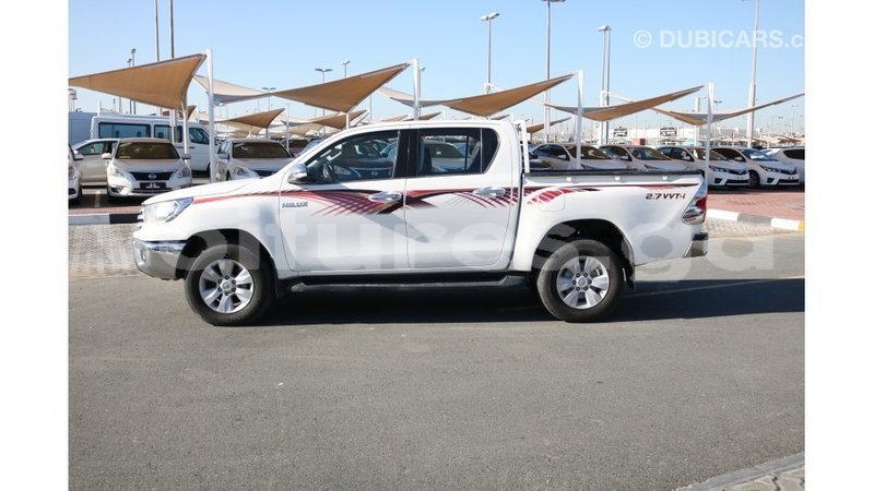 Big with watermark toyota hilux estuaire import dubai 5041