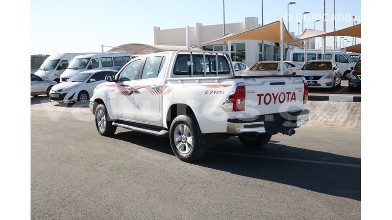 Big with watermark toyota hilux estuaire import dubai 5041