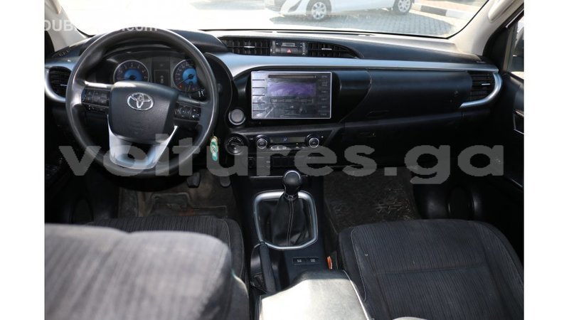 Big with watermark toyota hilux estuaire import dubai 5041