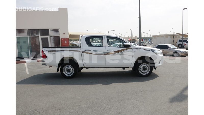 Big with watermark toyota hilux estuaire import dubai 5042