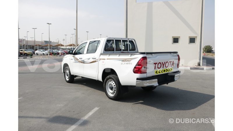 Big with watermark toyota hilux estuaire import dubai 5042