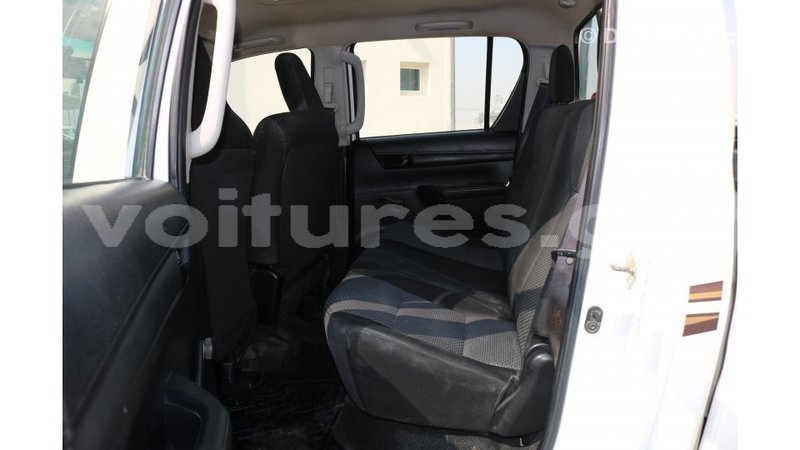 Big with watermark toyota hilux estuaire import dubai 5042