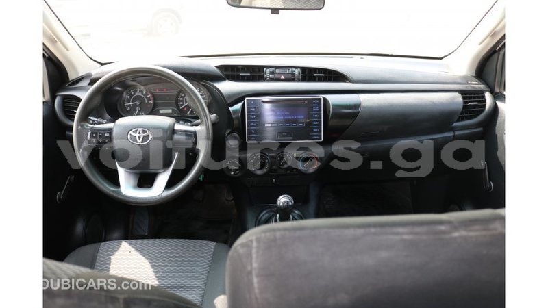 Big with watermark toyota hilux estuaire import dubai 5042