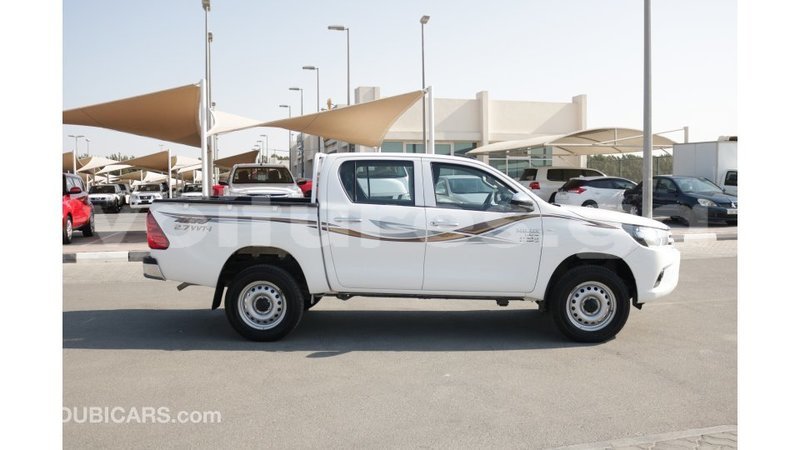 Big with watermark toyota hilux estuaire import dubai 5043