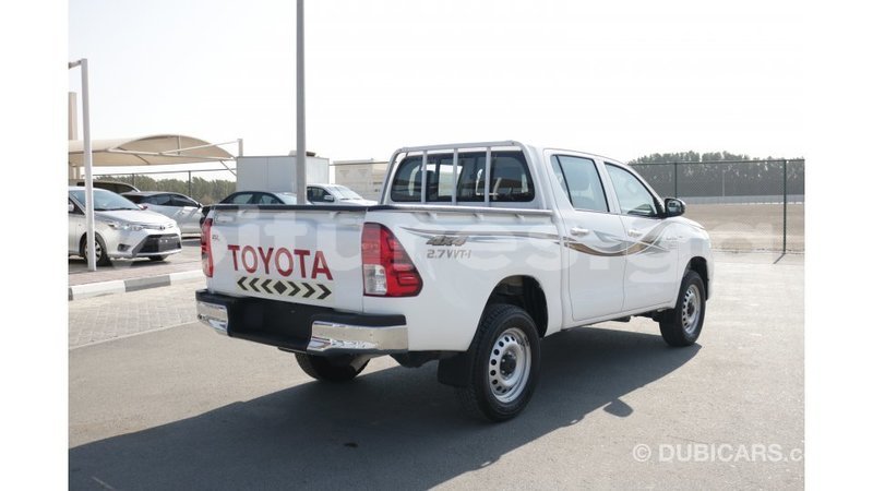 Big with watermark toyota hilux estuaire import dubai 5043