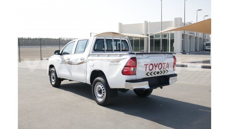 Big with watermark toyota hilux estuaire import dubai 5043