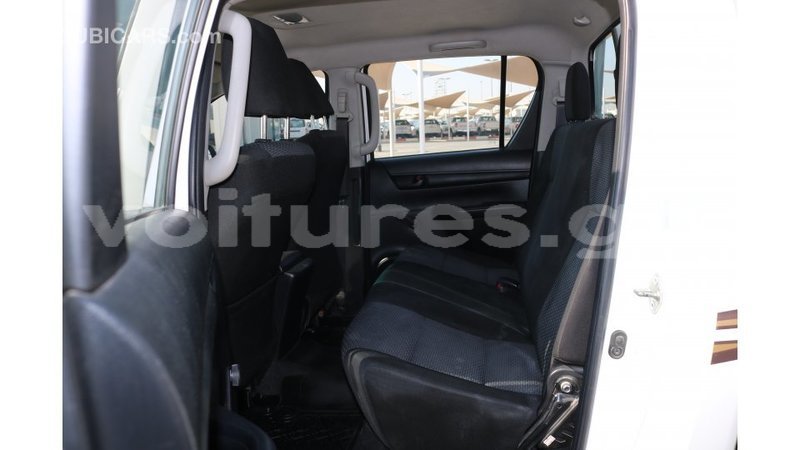 Big with watermark toyota hilux estuaire import dubai 5043