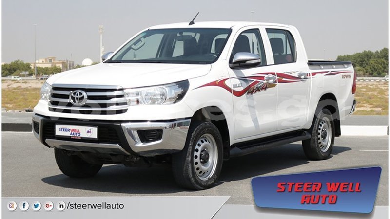 Big with watermark toyota hilux estuaire import dubai 5044