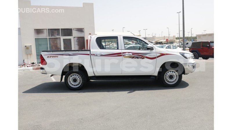 Big with watermark toyota hilux estuaire import dubai 5044