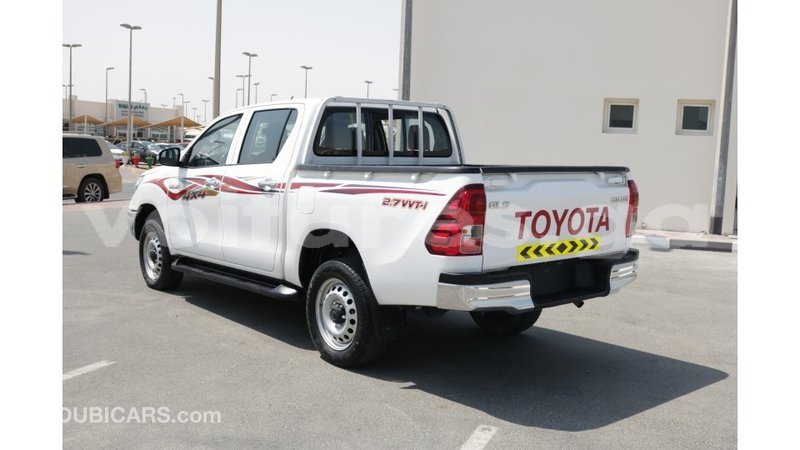 Big with watermark toyota hilux estuaire import dubai 5044