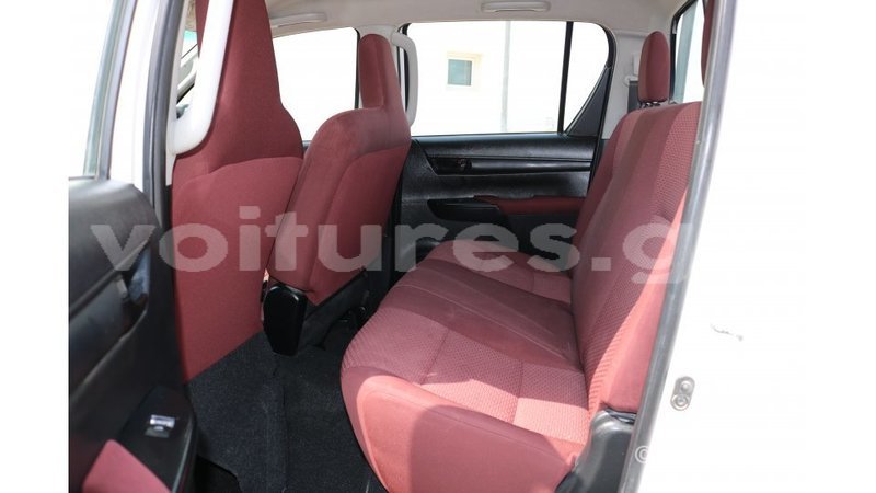 Big with watermark toyota hilux estuaire import dubai 5044