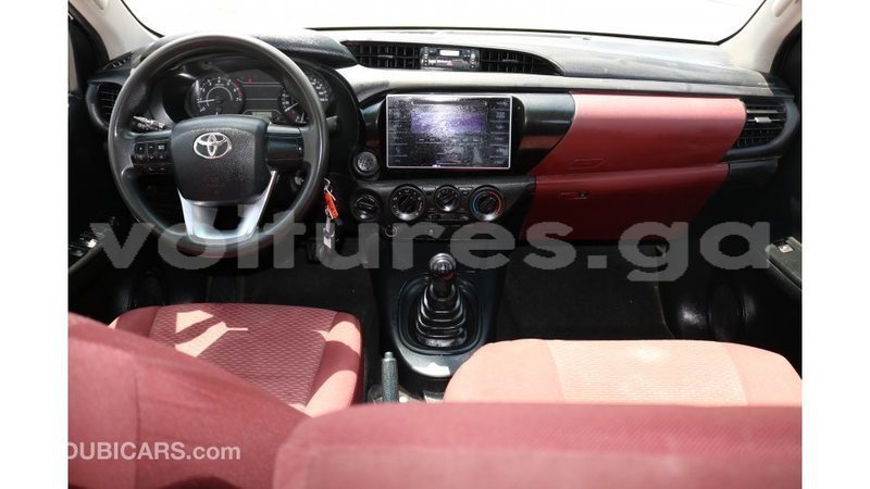 Big with watermark toyota hilux estuaire import dubai 5044