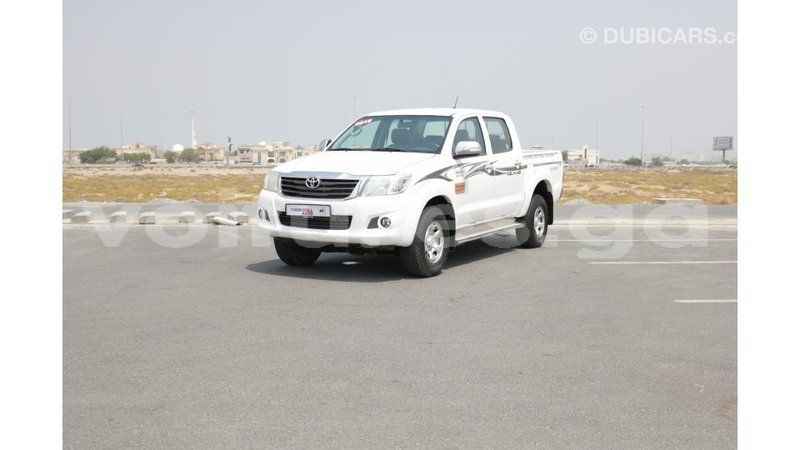 Big with watermark toyota hilux estuaire import dubai 5045