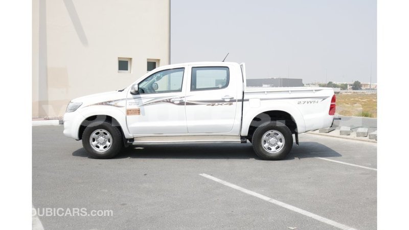 Big with watermark toyota hilux estuaire import dubai 5045