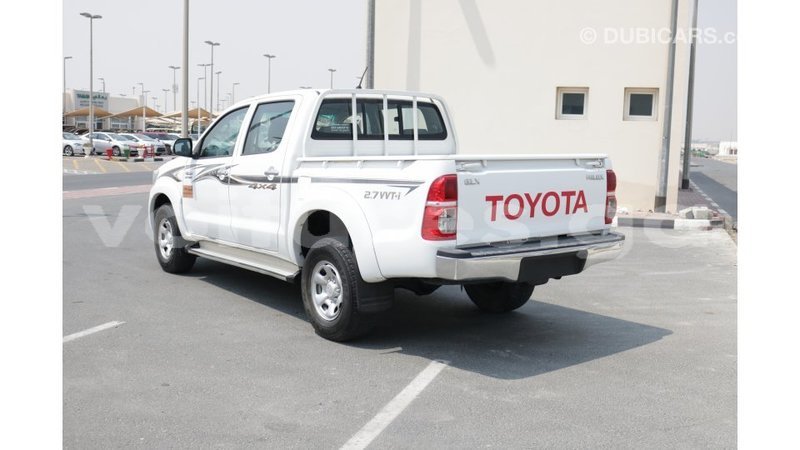 Big with watermark toyota hilux estuaire import dubai 5045