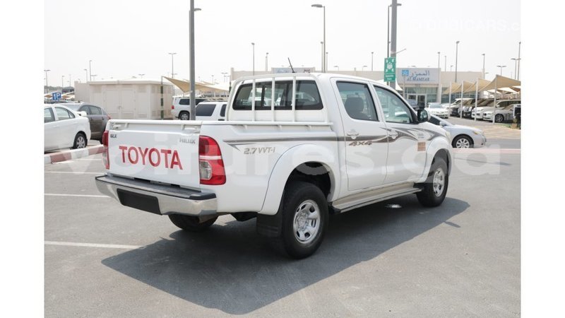 Big with watermark toyota hilux estuaire import dubai 5045