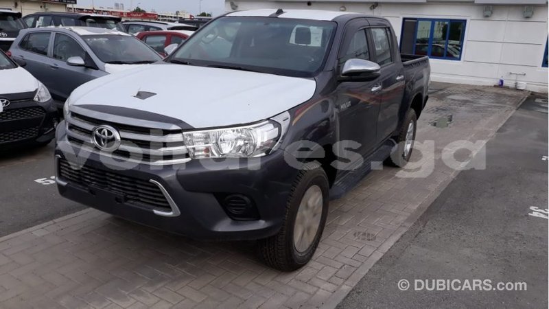 Big with watermark toyota hilux estuaire import dubai 5046