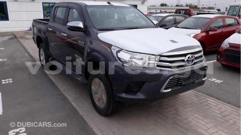 Big with watermark toyota hilux estuaire import dubai 5046