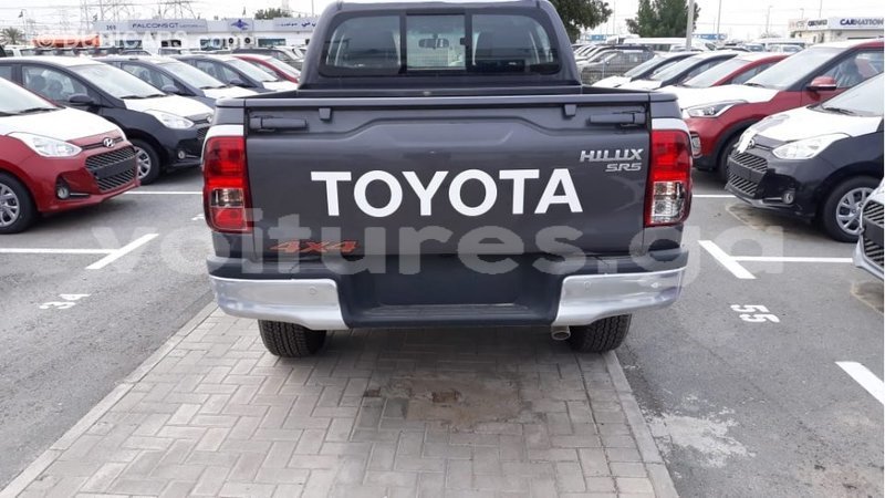 Big with watermark toyota hilux estuaire import dubai 5046