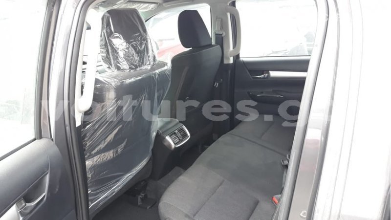 Big with watermark toyota hilux estuaire import dubai 5046