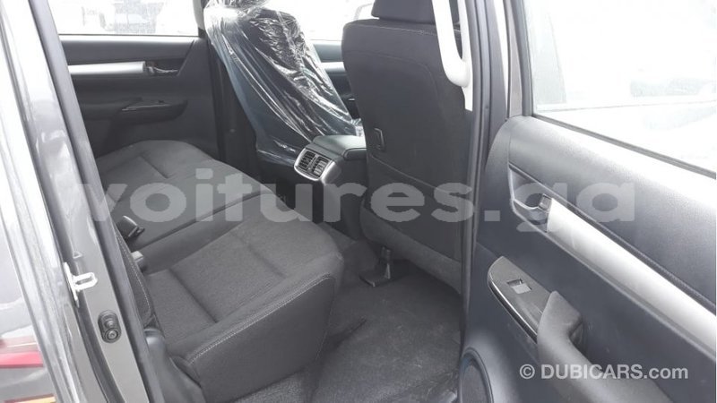 Big with watermark toyota hilux estuaire import dubai 5046