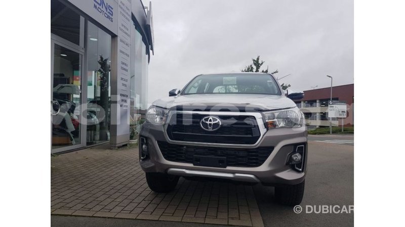 Big with watermark toyota hilux estuaire import dubai 5048