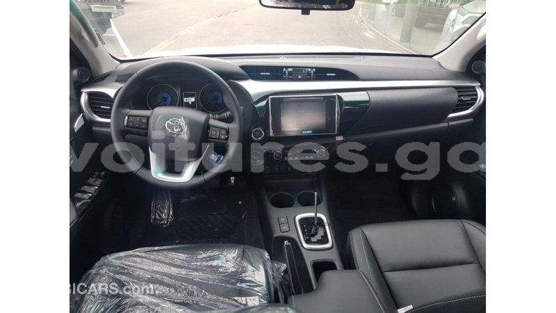 Big with watermark toyota hilux estuaire import dubai 5048