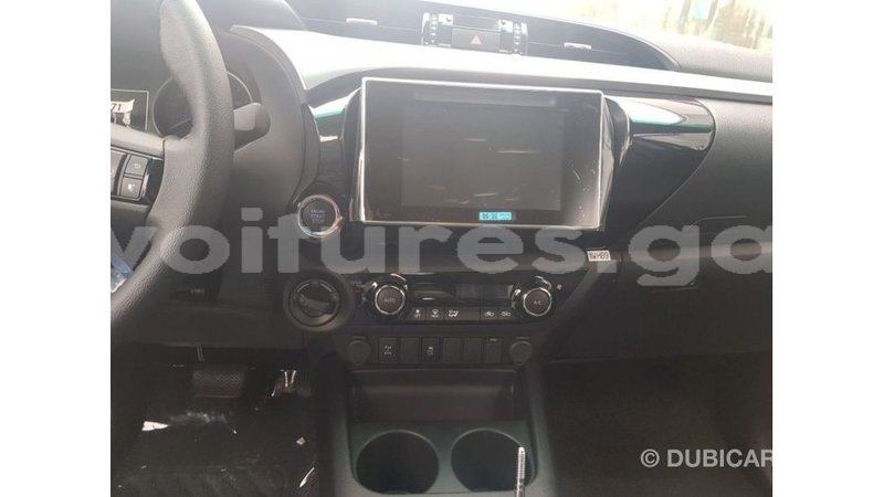 Big with watermark toyota hilux estuaire import dubai 5048