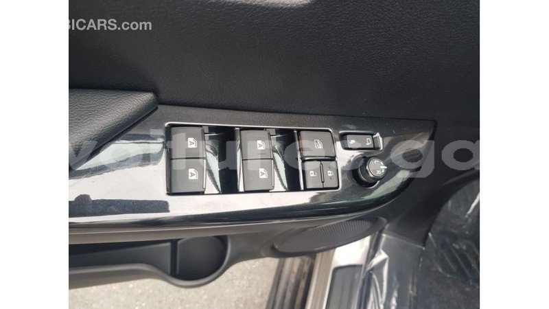 Big with watermark toyota hilux estuaire import dubai 5048