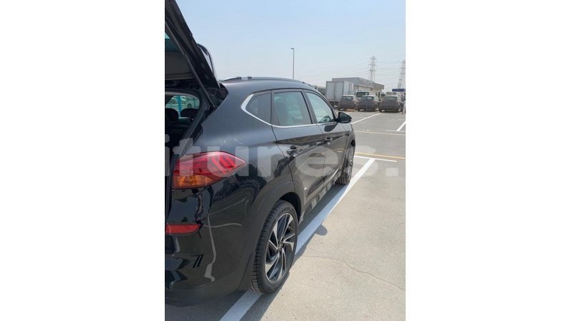 Big with watermark hyundai tucson estuaire import dubai 5052