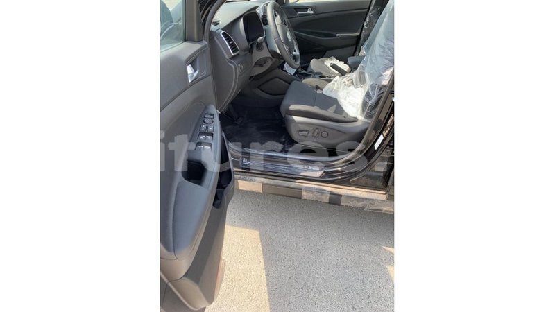 Big with watermark hyundai tucson estuaire import dubai 5052