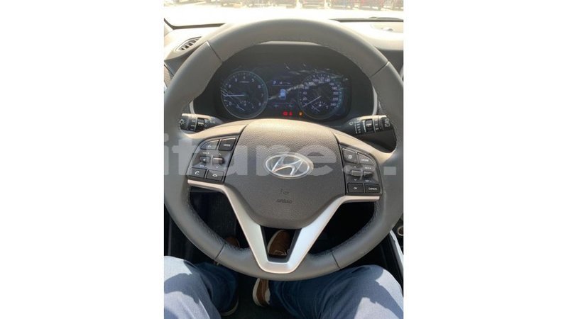 Big with watermark hyundai tucson estuaire import dubai 5052