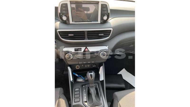 Big with watermark hyundai tucson estuaire import dubai 5052