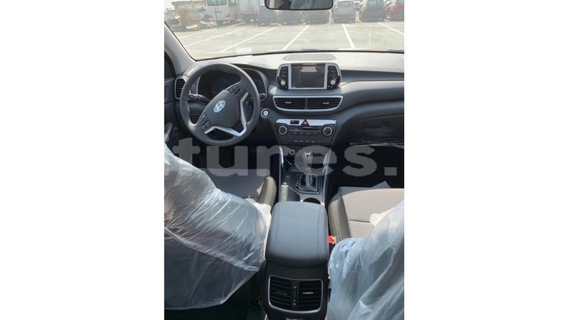 Big with watermark hyundai tucson estuaire import dubai 5052