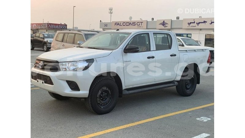 Big with watermark toyota hilux estuaire import dubai 5053