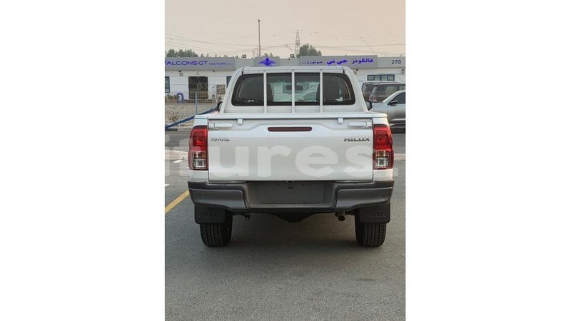 Big with watermark toyota hilux estuaire import dubai 5053