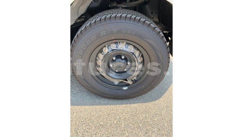 Big with watermark toyota hilux estuaire import dubai 5053