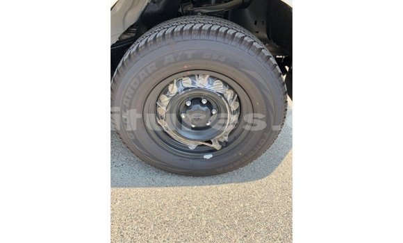 Acheter Import Voiture Toyota Hilux Blanc à Import - Dubai, Estuaire Acheter Import Voiture Toyota Hilux Blanc à Import - Dubai, Estuaire