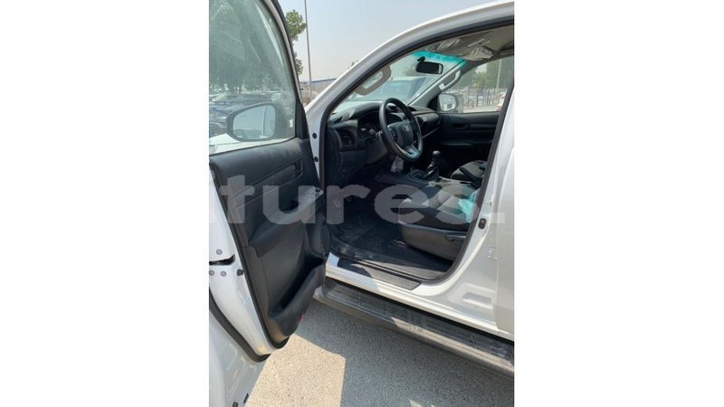 Big with watermark toyota hilux estuaire import dubai 5053