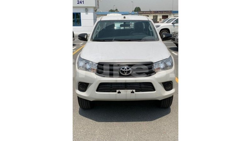 Big with watermark toyota hilux estuaire import dubai 5053