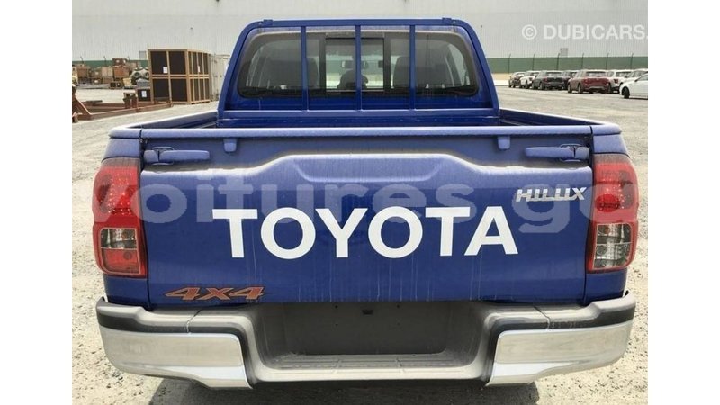 Big with watermark toyota hilux estuaire import dubai 5055