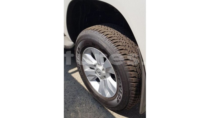 Big with watermark toyota hilux estuaire import dubai 5055